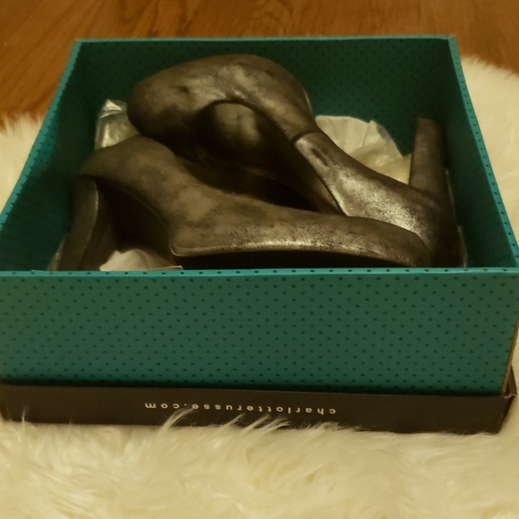 Shoes - Picture 7 of 7